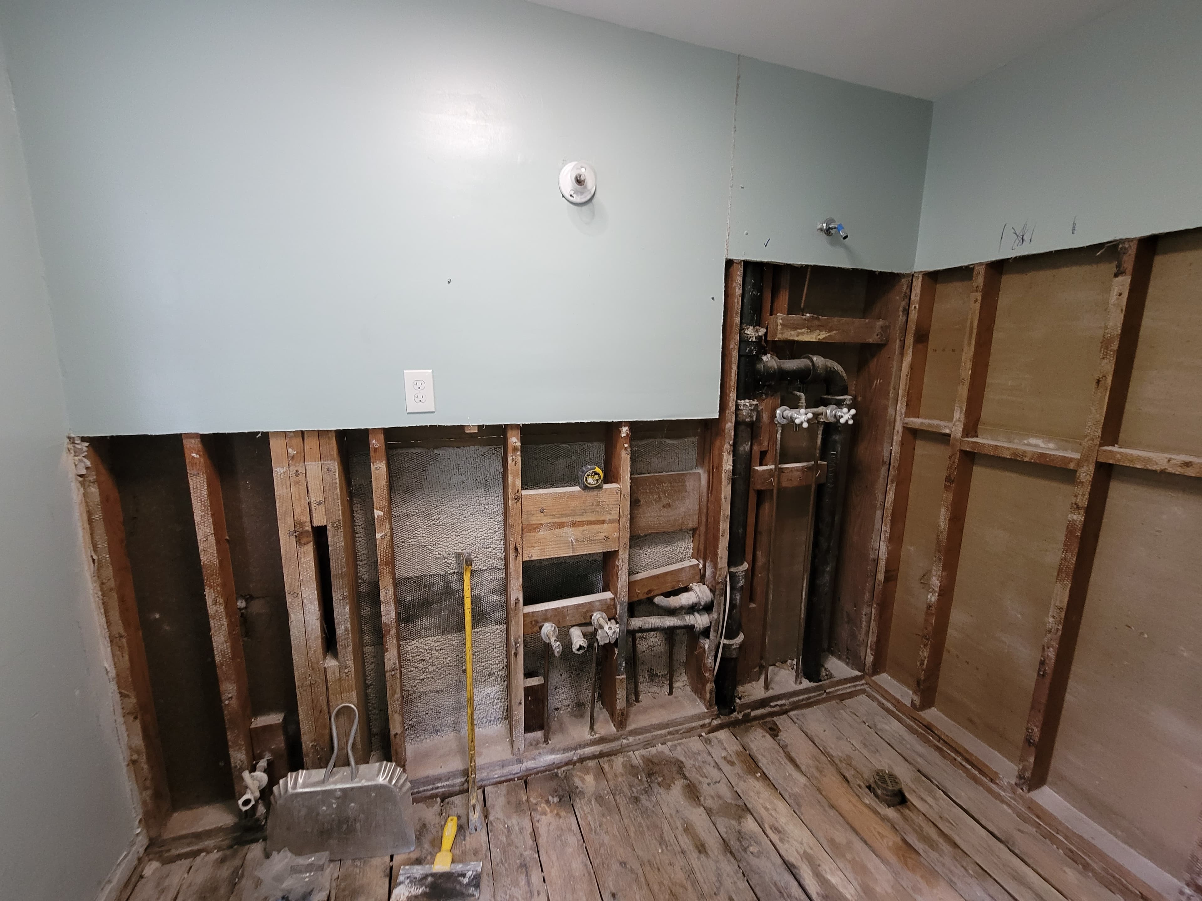 Bathroom before remodel